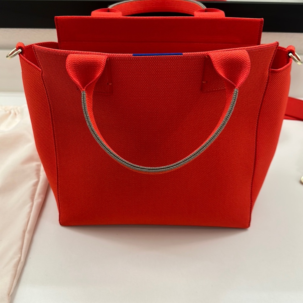 🚨🚨🚨🚨 Another unicorn! Bright Poppy handbag in mint condition. Send offers